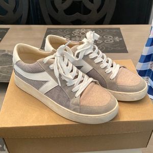 Size 7 casual sneaker.